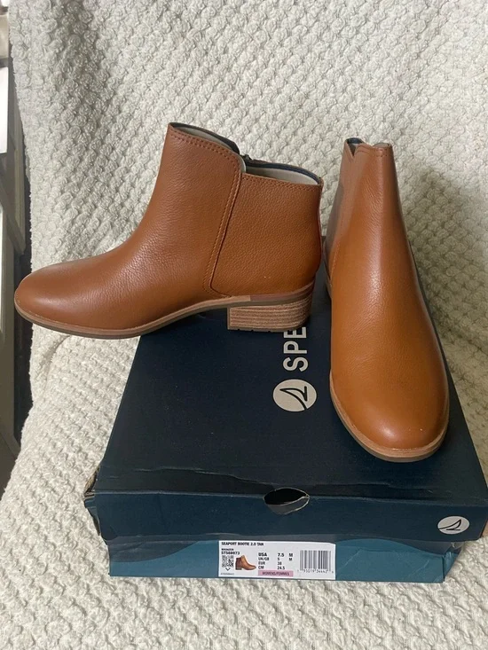 Sperry Women’s Tan Leather Ankle Booties - Picture 2 of 3